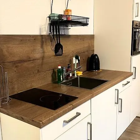 Modern Studio - Perfect Location Apartment *