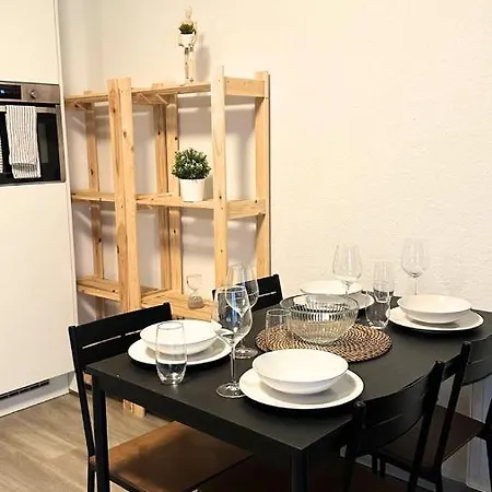 Modern Studio - Perfect Location Apartment *